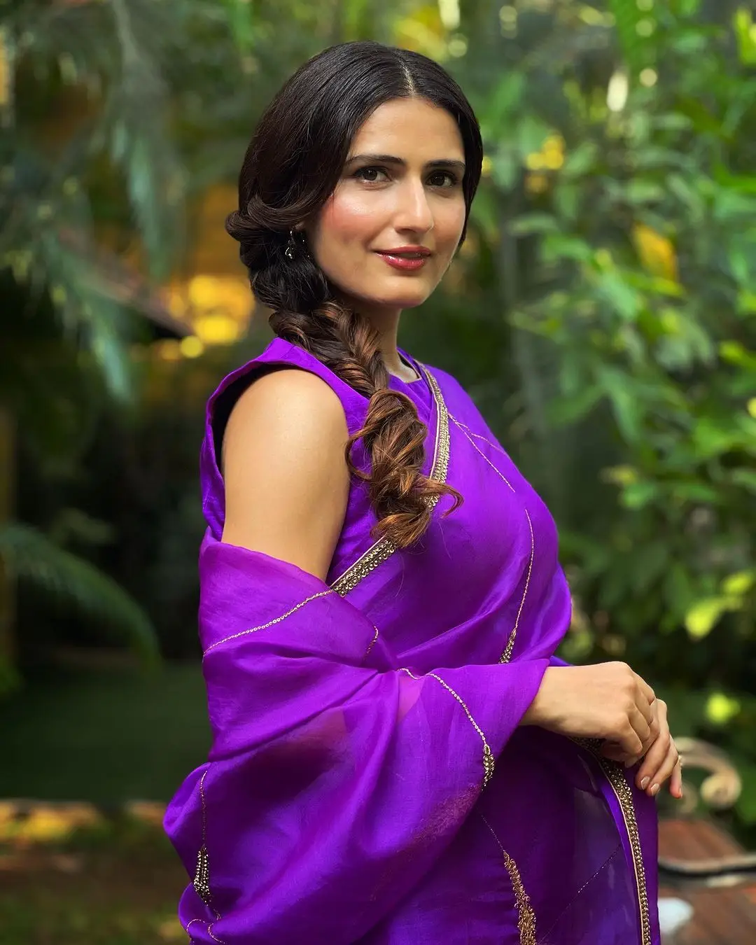 FATIMA SANA SHAIKH STILLS IN VIOLET SAREE SLEEVELESS BLOUSE